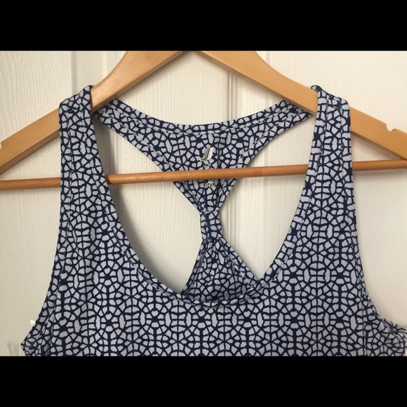 Joe Fresh Bubble Workout Tank with built in bra - Picture 4 of 7